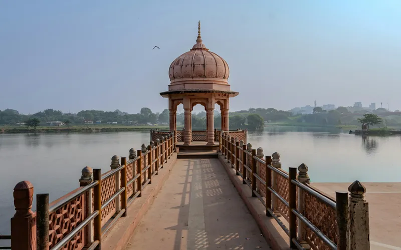 By the Gomti, Lucknow