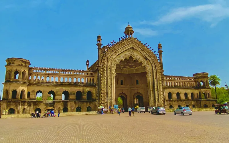 Rumi Darwaza, Lucknow